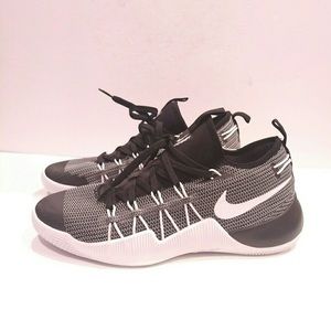 BRAND NEW Nike hyper shift shoes